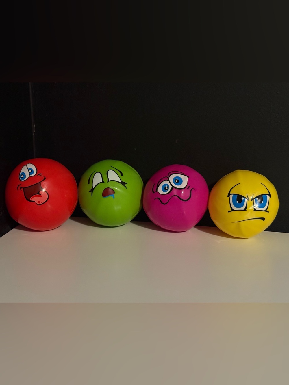 Set of 4 emotion bouncy balls